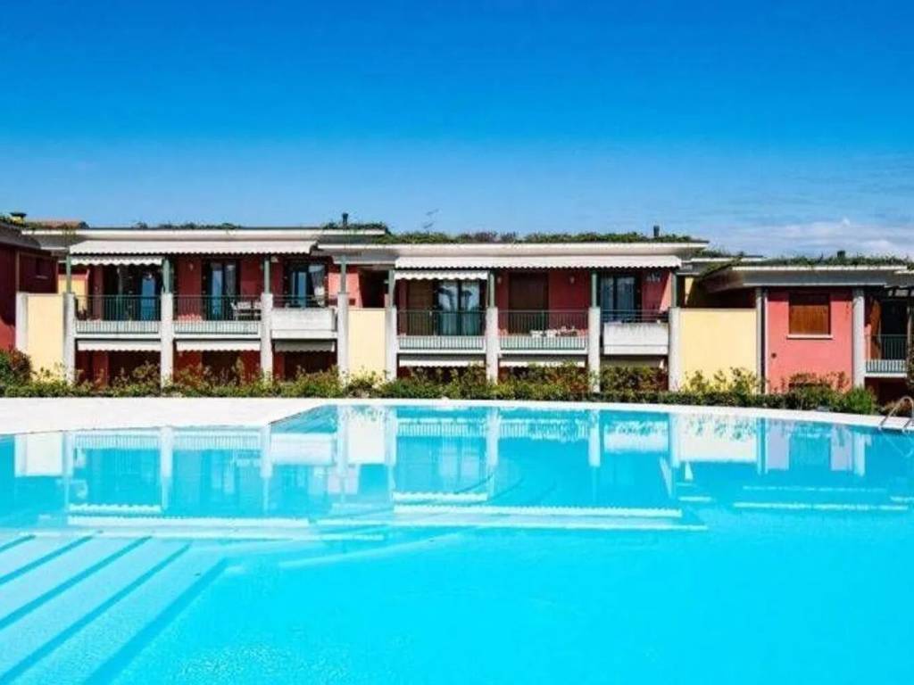 appartamento in affitto a Desenzano del Garda in zona Rivoltella