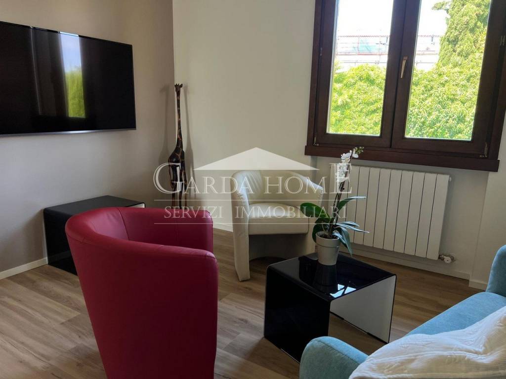 appartamento in affitto a Desenzano del Garda in zona Rivoltella