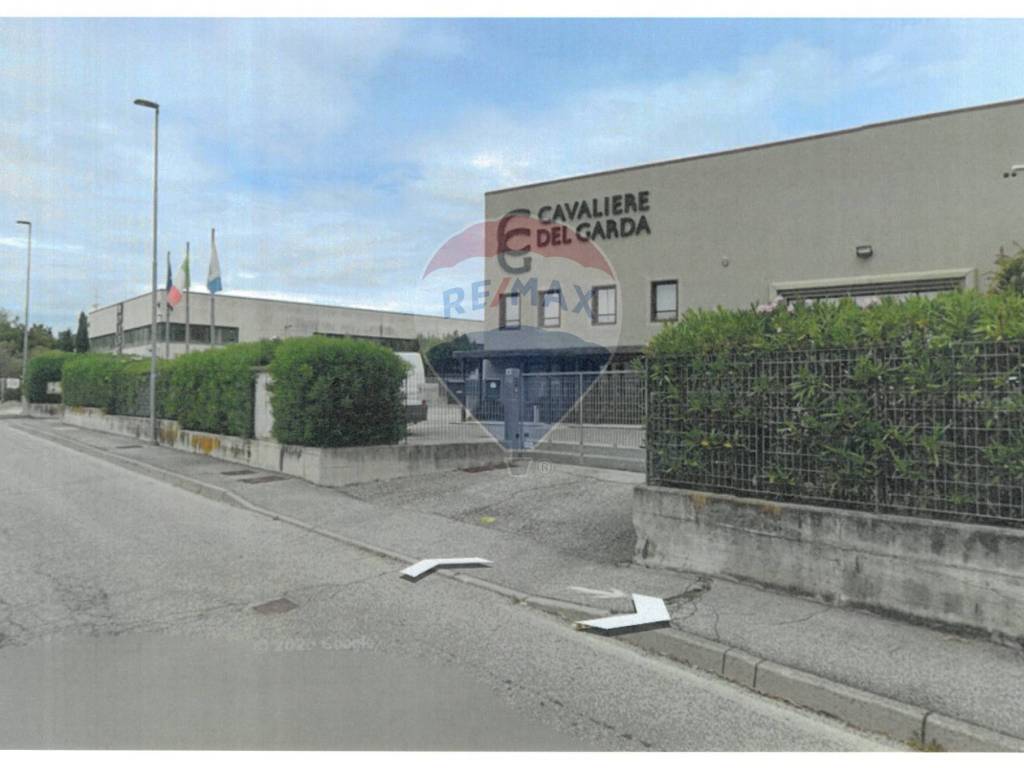 locale commerciale in affitto a Desenzano del Garda