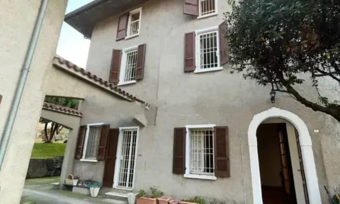 casa indipendente in affitto a Desenzano del Garda