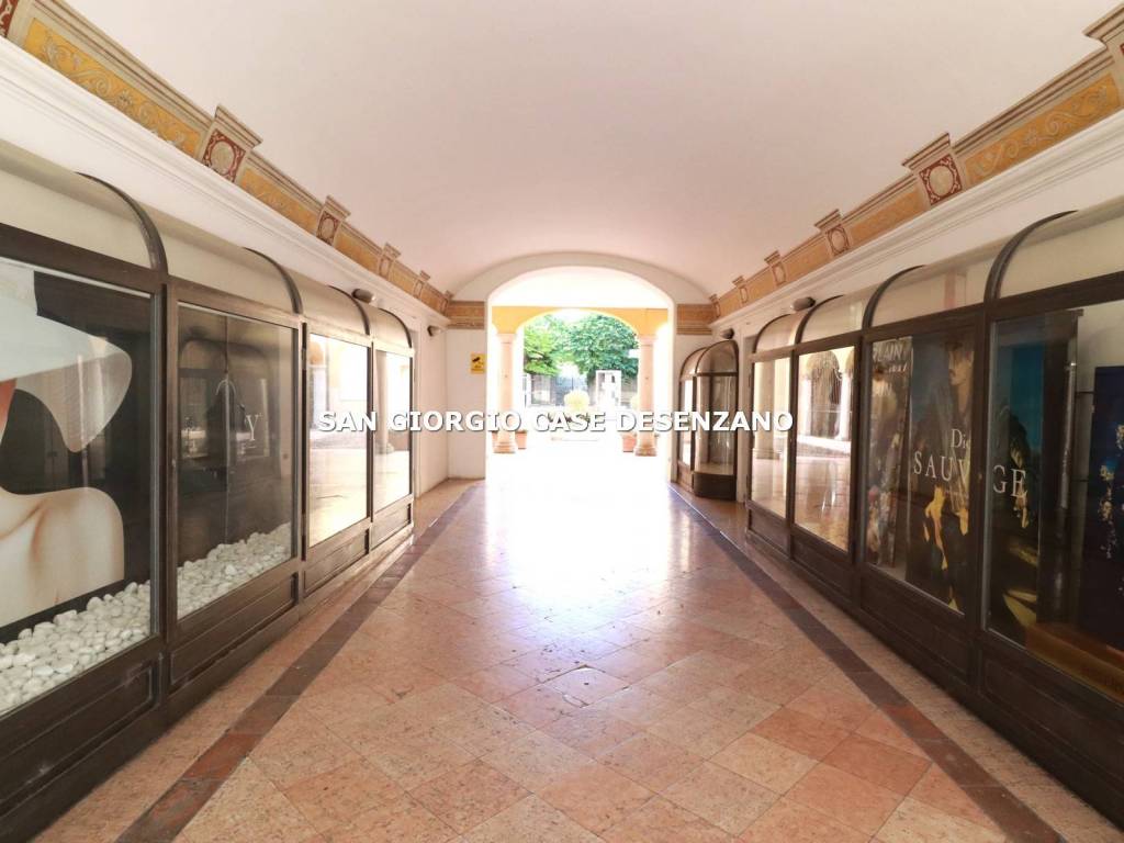 negozio in affitto a Desenzano del Garda