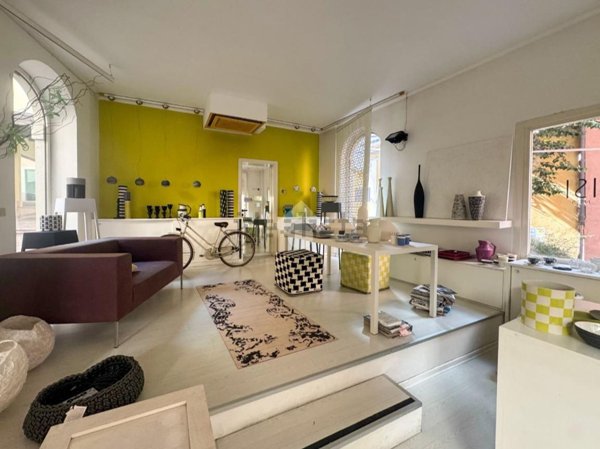 locale commerciale in affitto a Desenzano del Garda