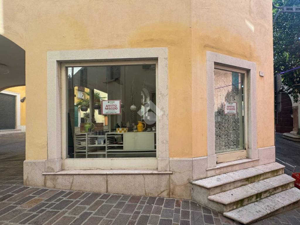 negozio in affitto a Desenzano del Garda