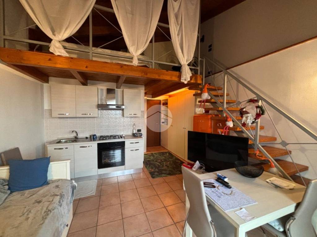 appartamento in affitto a Desenzano del Garda in zona Rivoltella