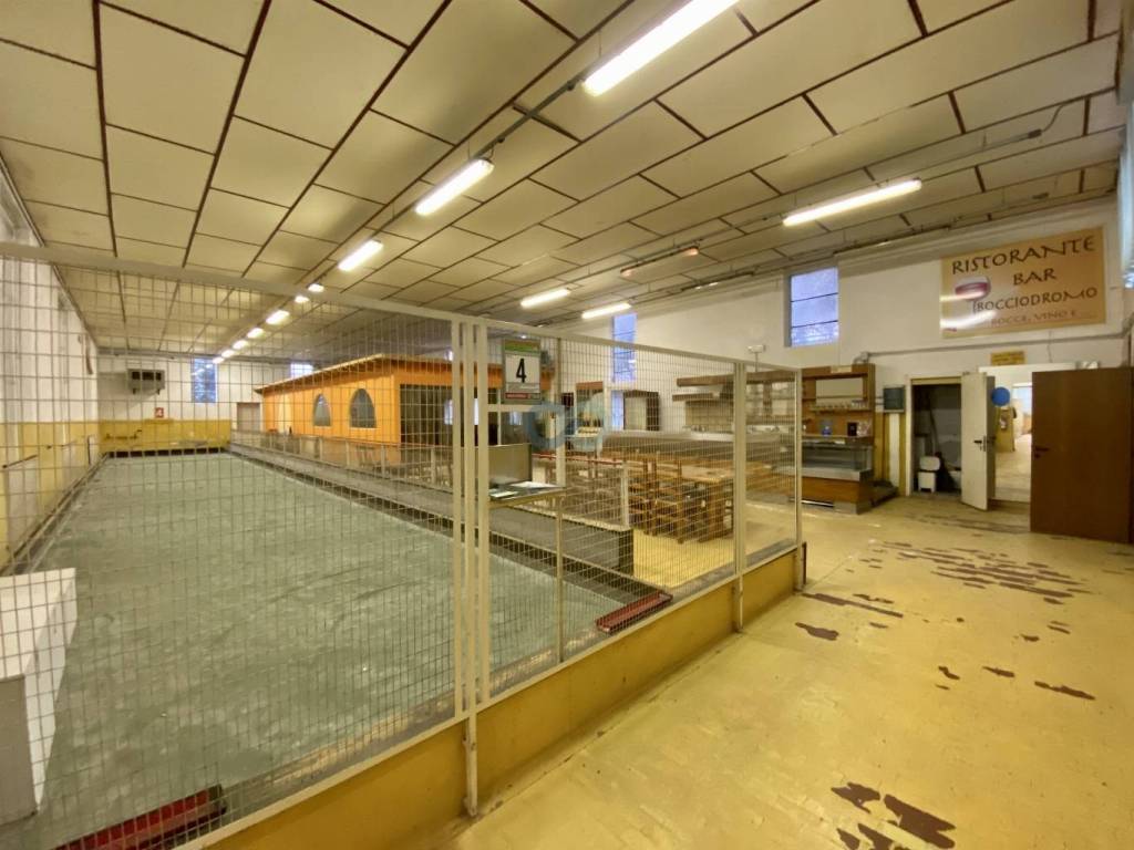 locale commerciale in affitto a Desenzano del Garda