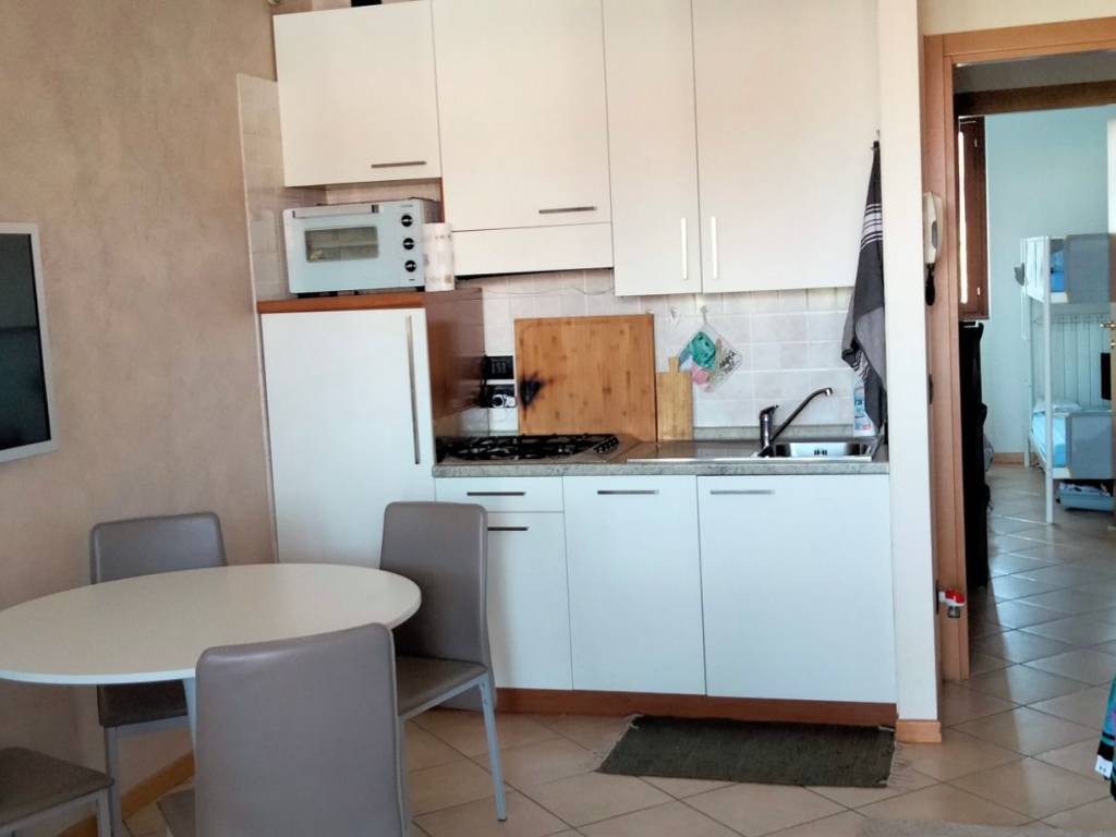 appartamento in affitto a Desenzano del Garda in zona Rivoltella