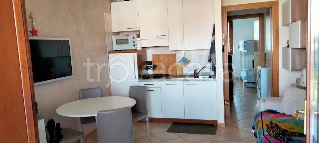 appartamento in affitto a Desenzano del Garda in zona Rivoltella
