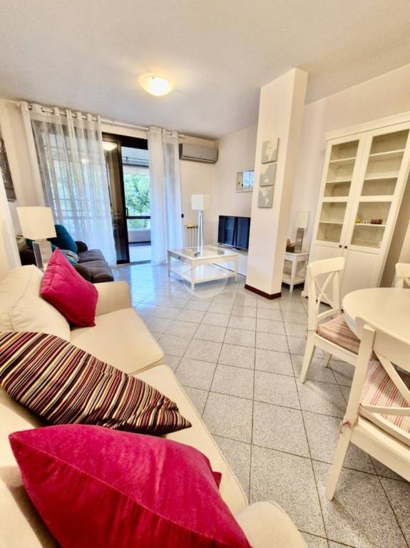 appartamento in affitto a Desenzano del Garda in zona Rivoltella