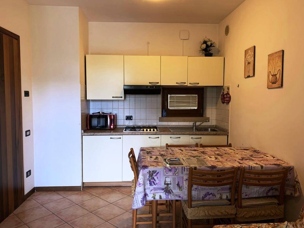 appartamento in affitto a Desenzano del Garda in zona Rivoltella