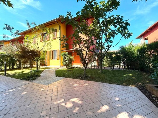 appartamento in affitto a Desenzano del Garda in zona Rivoltella
