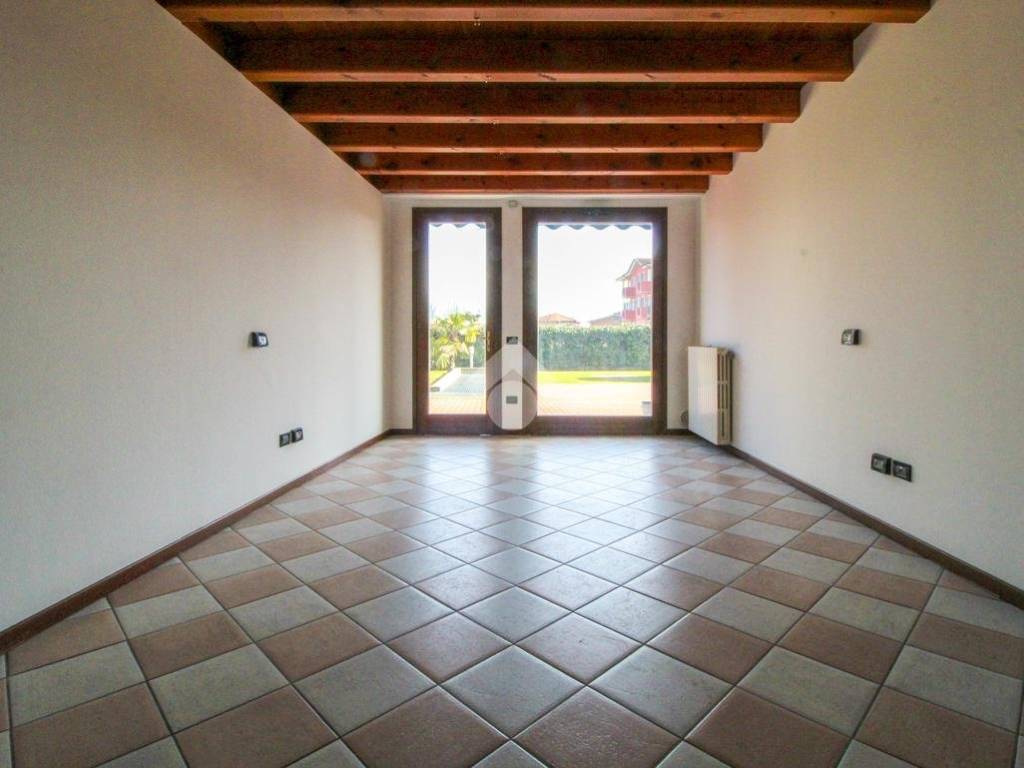 ufficio in affitto a Desenzano del Garda in zona Rivoltella