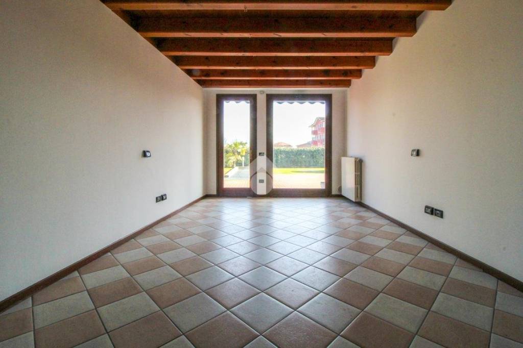 appartamento in affitto a Desenzano del Garda in zona Rivoltella