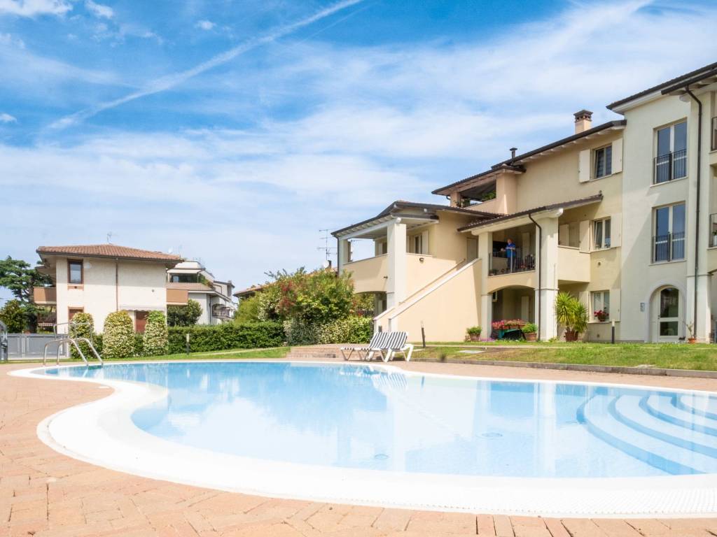 appartamento in affitto a Desenzano del Garda in zona Rivoltella