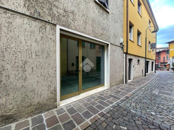 appartamento in affitto a Desenzano del Garda in zona Rivoltella
