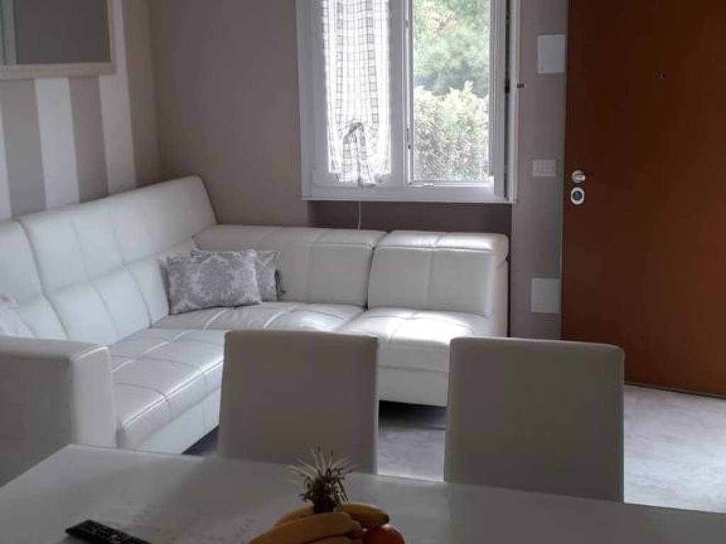 appartamento in affitto a Desenzano del Garda in zona Rivoltella