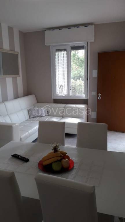 appartamento in affitto a Desenzano del Garda in zona Rivoltella