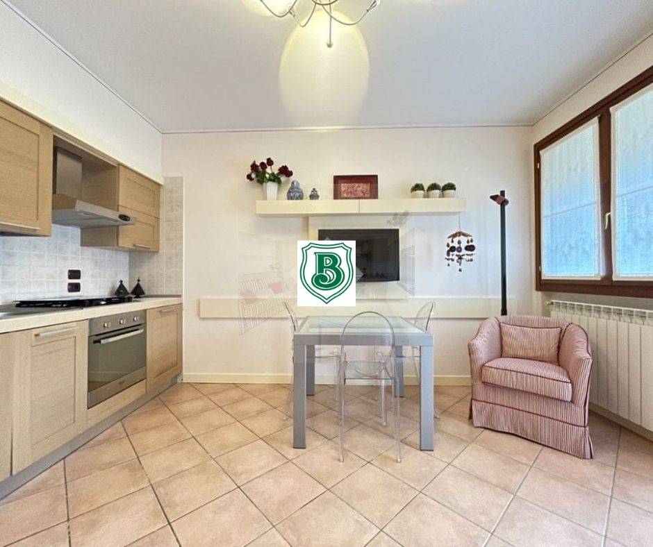 appartamento in affitto a Desenzano del Garda in zona Rivoltella