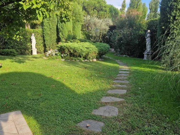 appartamento in affitto a Desenzano del Garda in zona Rivoltella