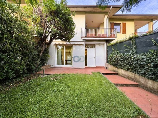 casa indipendente in affitto a Desenzano del Garda