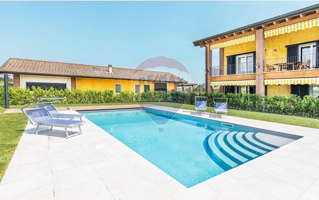 casa indipendente in affitto a Desenzano del Garda in zona Rivoltella