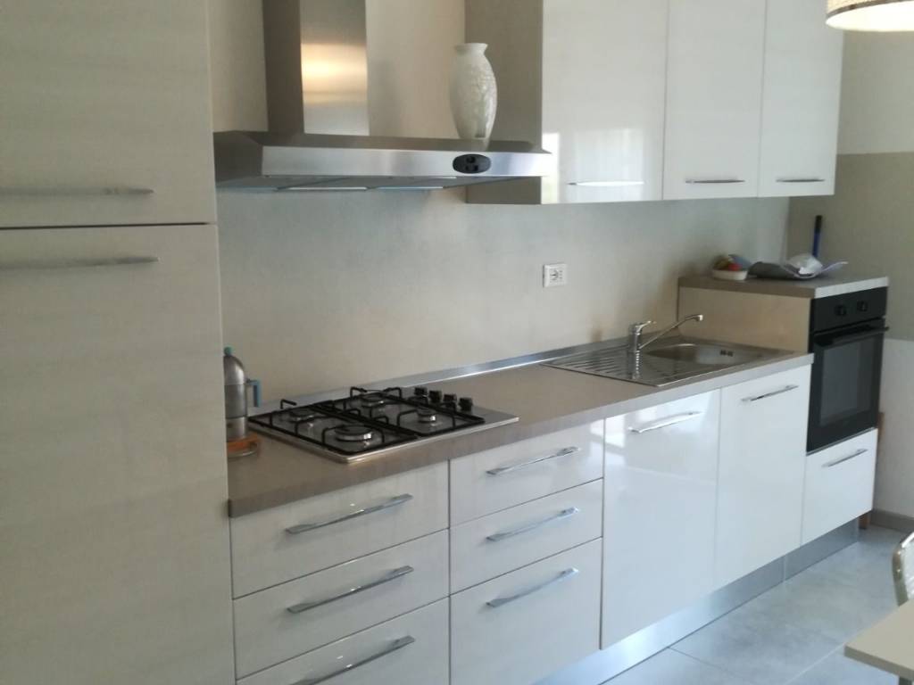 appartamento in affitto a Desenzano del Garda in zona Rivoltella