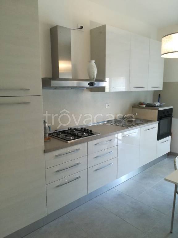 appartamento in affitto a Desenzano del Garda in zona Rivoltella