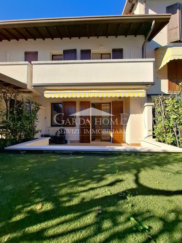 casa indipendente a Desenzano del Garda in zona San Martino della Battaglia