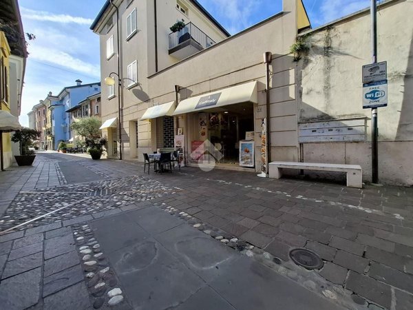 locale commerciale in affitto a Desenzano del Garda