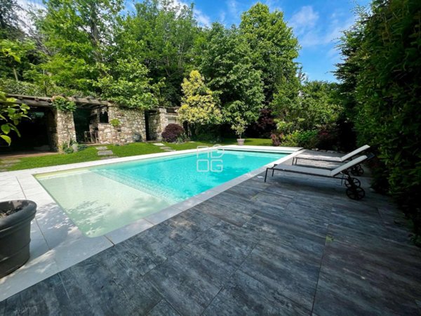 casa indipendente in affitto a Desenzano del Garda