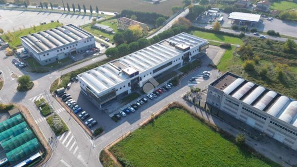 locale commerciale in affitto a Desenzano del Garda