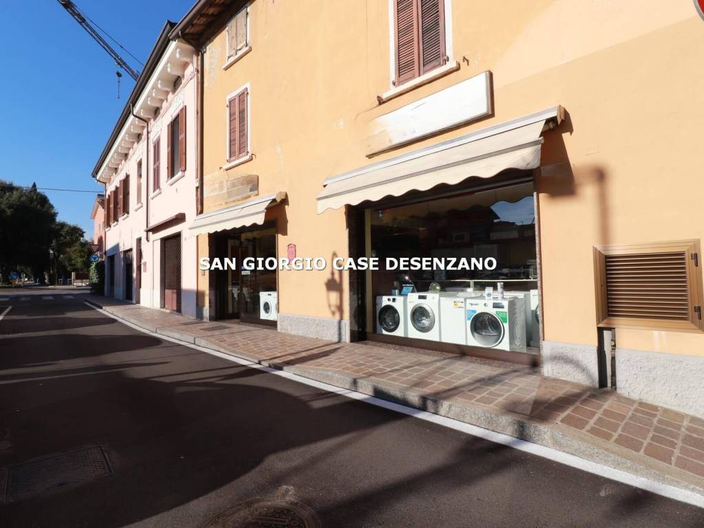 negozio in affitto a Desenzano del Garda