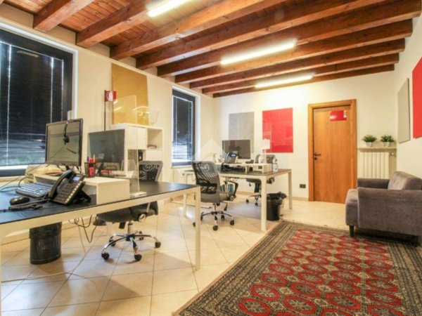ufficio in affitto a Desenzano del Garda in zona Rivoltella