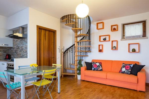 appartamento in affitto a Desenzano del Garda in zona Rivoltella