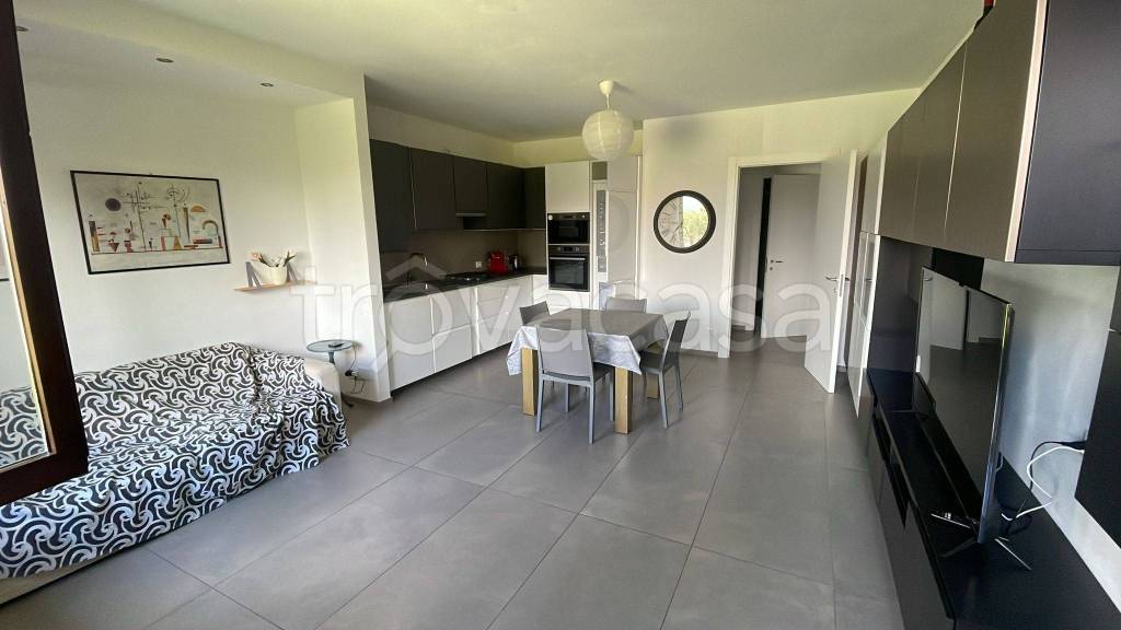 appartamento in affitto a Desenzano del Garda in zona Rivoltella