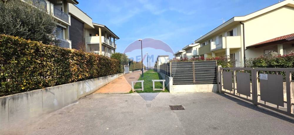 appartamento in affitto a Desenzano del Garda in zona Rivoltella