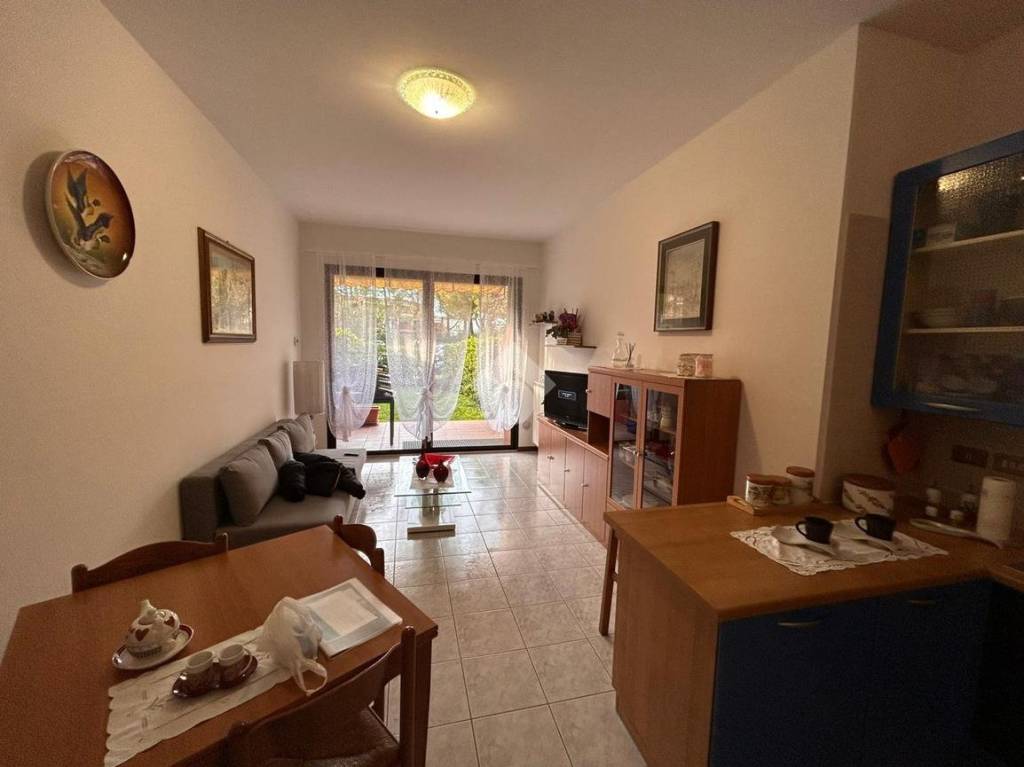 appartamento in affitto a Desenzano del Garda in zona Rivoltella