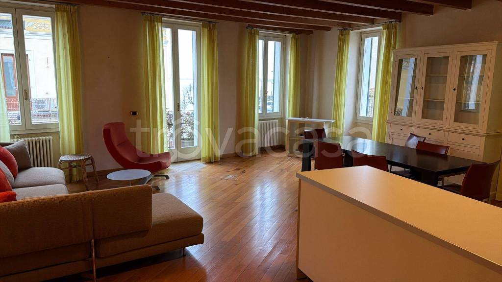 appartamento in affitto a Desenzano del Garda