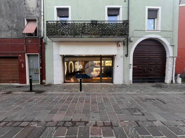 negozio in affitto a Desenzano del Garda