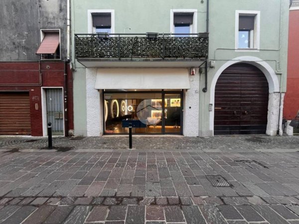 negozio in affitto a Desenzano del Garda