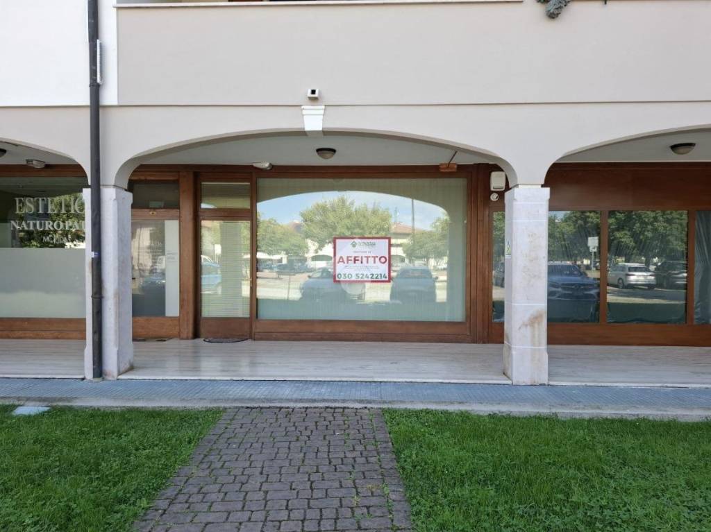 negozio in affitto a Desenzano del Garda in zona San Martino della Battaglia