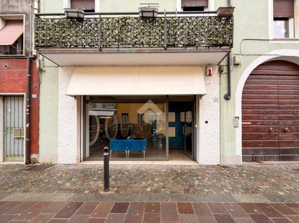 negozio in affitto a Desenzano del Garda