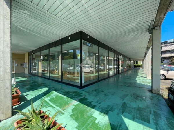 negozio in affitto a Desenzano del Garda