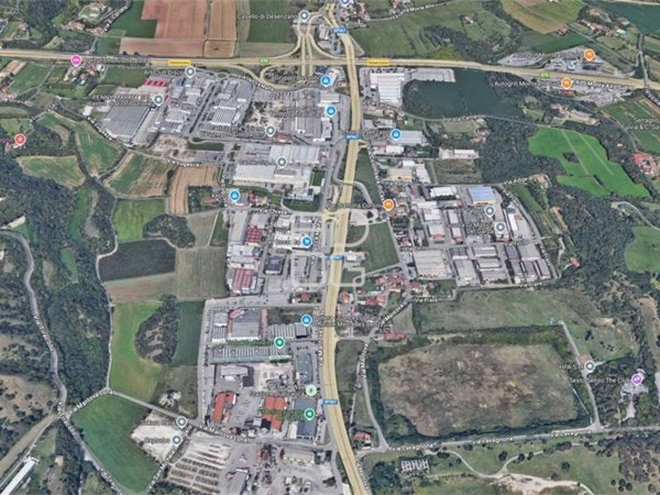 locale commerciale in affitto a Desenzano del Garda