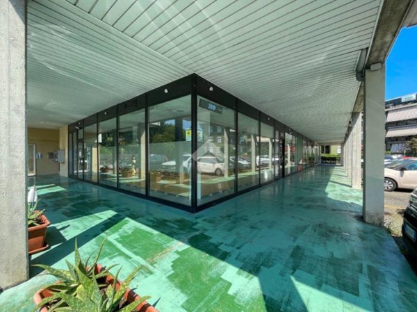 negozio in affitto a Desenzano del Garda