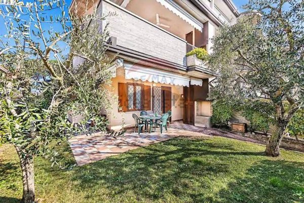 appartamento in affitto a Desenzano del Garda in zona Rivoltella