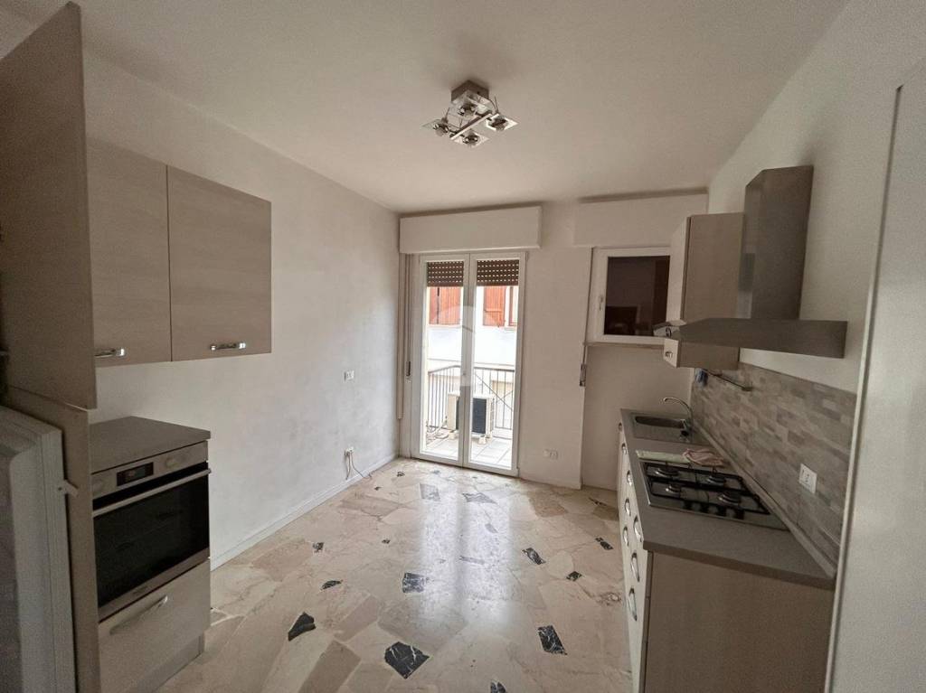 casa indipendente in affitto a Desenzano del Garda