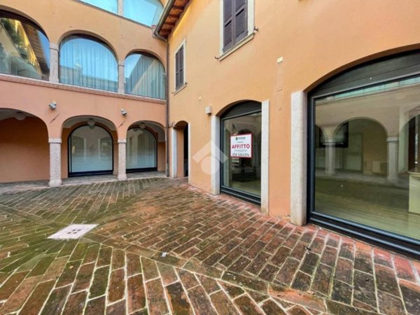 negozio in affitto a Desenzano del Garda