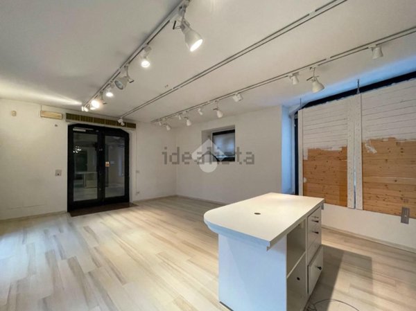 negozio in affitto a Desenzano del Garda