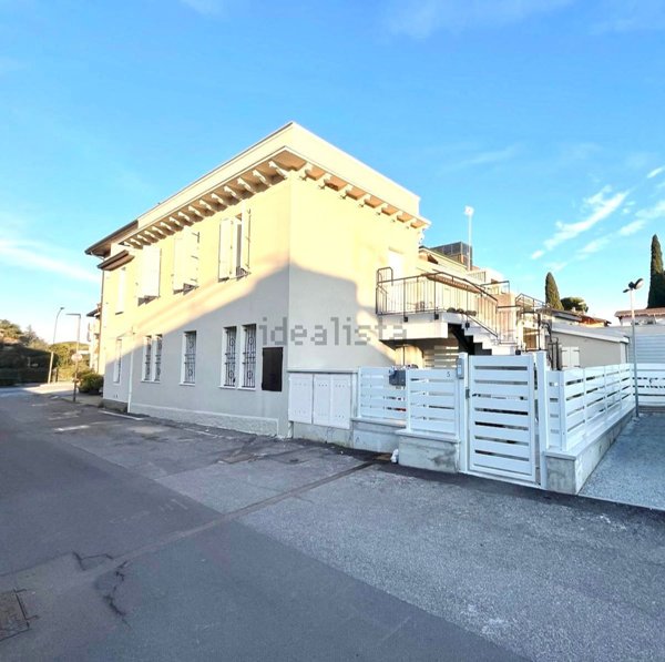 casa indipendente in affitto a Desenzano del Garda