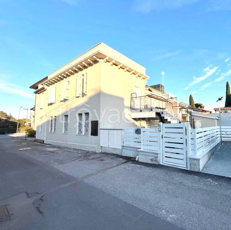 casa indipendente in affitto a Desenzano del Garda